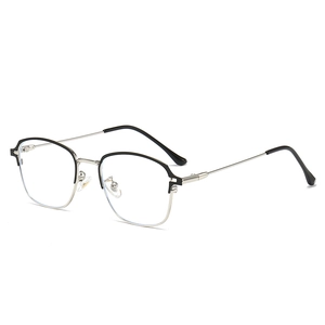 Retro square frame glasses with black and silver metal finish for a minimalist style