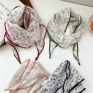 Set di 4 sciarpe in cotone e lino con stampe floreali vintage e bordi a contrasto