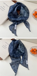 Vue macro détaillée de la texture du tissu en lin léger avec motif rayé bleu vintage