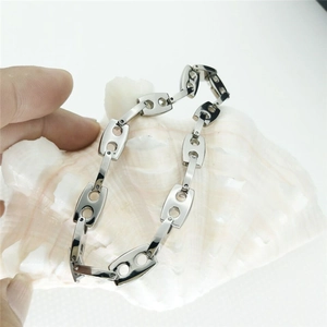 Detailed view of silver 316L stainless steel bracelet with hollow industrial link design