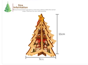 Détail d'un sapin de Noël en bois découpé au laser avec motif bonhomme de neige, 11cm