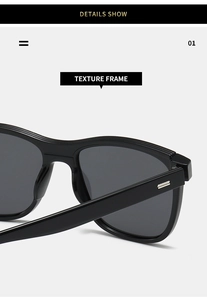 Detailaufnahme der schwarzen quadratischen Sonnenbrille mit silberner Metallleiste am Rahmen