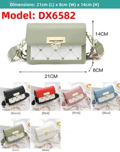Dimensions du sac bandoulière 21x8x14cm avec sangle à motifs et fermoir coeur