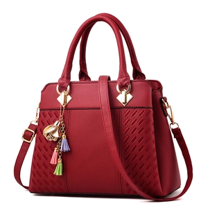Sac à main élégant en cuir PU bordeaux à motif litchi avec détail tissé et pompon floral