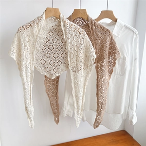 Retro-Baumwollschal mit Lochmuster und Blumenmotiv für Damen in Beige und Hellbraun