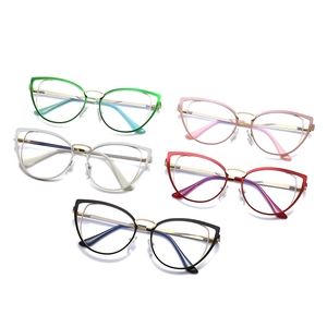 Katzenaugen Brillen Set in fünf Farben mit stilvollem Hohlmetall-Design für Damen