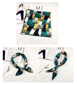 Dettaglio macro della stampa astratta su foulard di seta quadrato di alta qualità