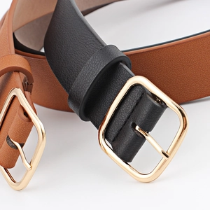 Cinture classiche in pelle nera e marrone con fibbia quadrata dorata per donna