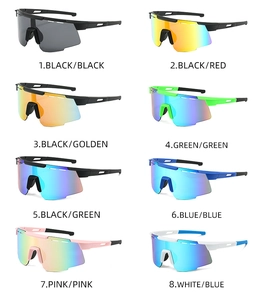 Huit lunettes de soleil de sport colorées pour cyclisme avec divers verres miroirs