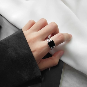 Macro detail of S925 silver ring featuring a black square inlay and Cuban link texture
