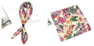 Détails du foulard carré en satin à fleurs vintage avec une boucle de style en cuir