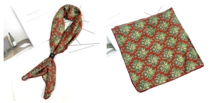 Détail d'un foulard en soie rouge vintage avec motif cachemire et boucle décorative