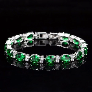 Bracelet ovale élégant vert émeraude avec zircons AAA sur chaîne en argent poli