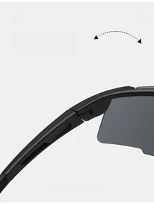 Détail de la charnière durable sur les lunettes de soleil de sport noir mat