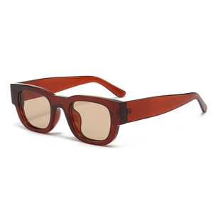 Occhiali da sole retrò futuristici con montatura spessa rosso scuro e lenti sfumate marroni