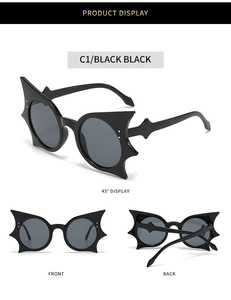 Présentation sous trois angles de lunettes de soleil hip-hop chauve-souris noires et grises