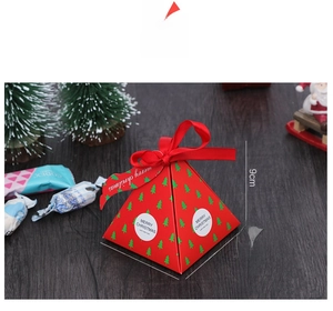 Detailed view of pyramid Christmas gift box with red bow and 8x9cm size markers