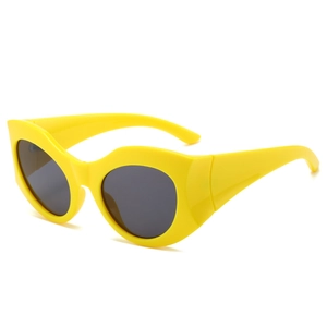 Occhiali da sole cat-eye oversize gialli alla moda con lenti scure da donna in stile Y2K