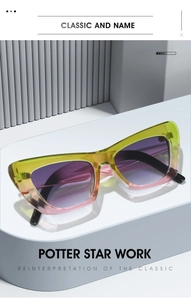 Vue détaillée de lunettes œil de chat avec monture dégradé jaune rose sur un socle