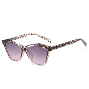 Fashion cat-eye sunglasses with tortoise shell frame and purple gradient lenses