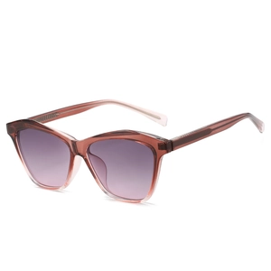 Chic cat-eye sunglasses with gradient brown lenses and translucent tortoiseshell resin frames
