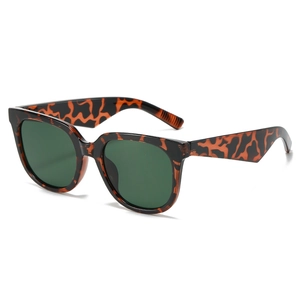 Classic olive green lens sunglasses with retro tortoiseshell frame for men and women