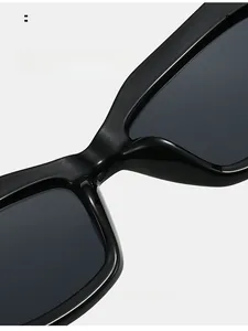 Gros plan sur les plaquettes de nez intégrées des lunettes œil de chat noires