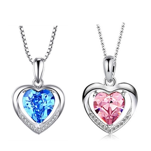 Collana cuore eternità placcata in platino con pendenti in cristallo a forma di cuore blu e rosa