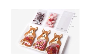 Detail view of Corgi candy packaging with dimensions 6x11cm for snacks and cookies