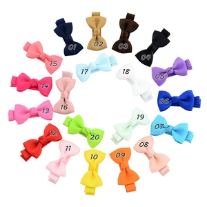 Detailed circular layout of 20 color handmade ribbon bow hair clips with metal duckbill clips