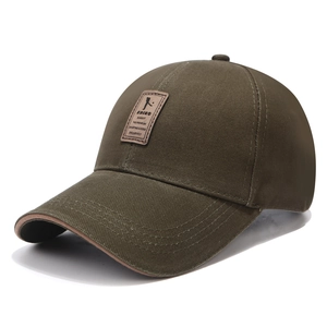 Cappellino da baseball in cotone verde oliva scuro con patch in pelle di lato