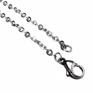 Detailansicht der silbernen Edelstahl-O-Kette mit einem sicheren Karabinerverschluss