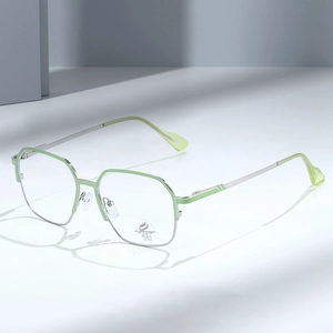 Hellgrüne quadratische Metallbrille für Damen mit Blaulichtfilter-Gläsern