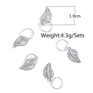 Detailed view of five silver leaf hair pendants with 1.9cm length and 4.3g weight