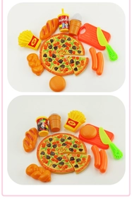 Détail d'un ensemble de jouets fast-food colorés avec pizza frites et ustensiles de cuisine