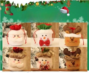 Sachets cadeaux de Noël à cordon avec motifs Père Noël, bonhomme de neige et renne