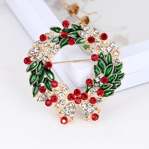 Broche couronne de Noël avec feuilles en émail vert et strass rouges et blancs