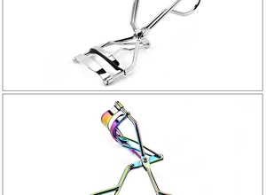 Dettaglio di piegaciglia in argento cromato e arcobaleno con cuscinetti in silicone nero