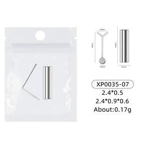 Detailed view of nail art magnet tool with dimensions 2.4cm by 0.5cm and V-shaped design