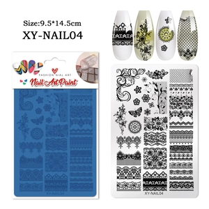 Dettaglio della piastra per unghie XY-NAIL04 con motivi in pizzo, fiori e farfalle