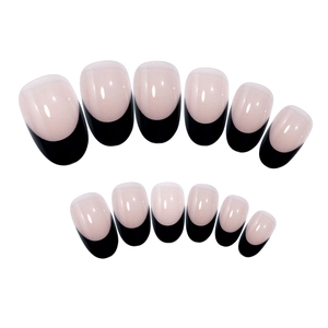Faux ongles amande courts rose nude avec pointes French noires élégantes, lot de 12 pièces