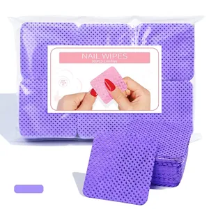 Dettaglio di salviette per unghie viola senza pelucchi con texture per pulire colla e smalto