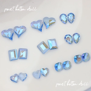 Strass per unghie K9 azzurro in forme a cuore e quadrate con fondo a punta brillante