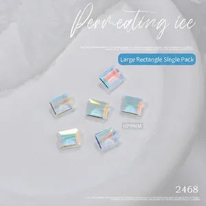 Vue macro d'un cristal K9 rectangulaire aurore 10x8mm pour nail art sur socle blanc