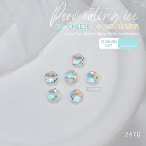Détail macro de strass carrés en cristal K9 aurora pour nail art en taille 8x8mm