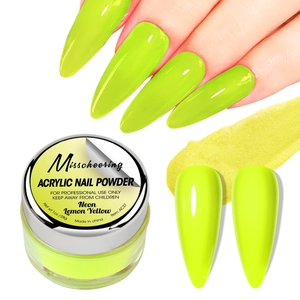 Dettaglio macro della polvere acrilica Neon Lemon Yellow con campioni di unghie