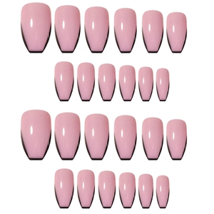 Set di 24 unghie finte ballerina rosa nude con design French e bordi neri sfumati