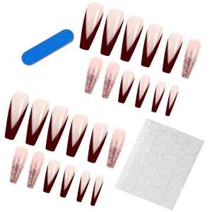 Faux ongles ballerine longs roses style français avec pointes en V bordeaux et dégradé pailleté