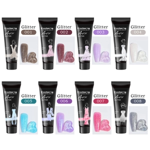 Macro-opname van 8 glitter poly nagelgel tubes met kleurstalen in diverse tinten
