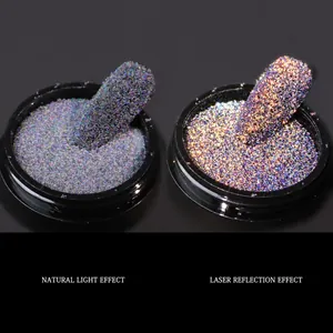Makroaufnahme reflektierender Nagelkunst-Perlen in Lasersilber mit natürlichem Lichteffekt